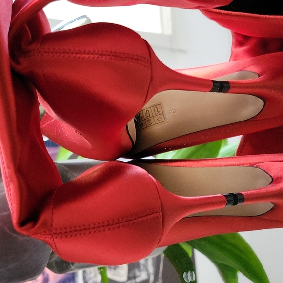 Red boots size 7 - Picture 4 of 4